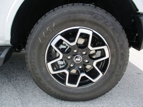 New 2025 Ford Bronco Outer Banks image 9