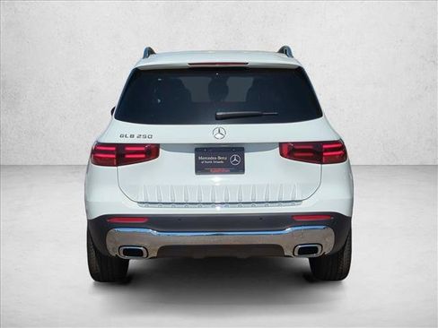 Used 2026 Mercedes-Benz GLB 250 image 8