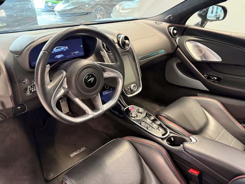 Used 2022 McLaren GT RWD image 2