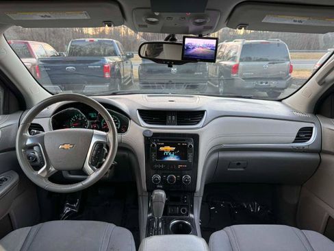 Used 2015 Chevrolet Traverse LT image 19