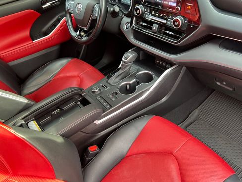 Used 2021 Toyota Highlander XSE image 20