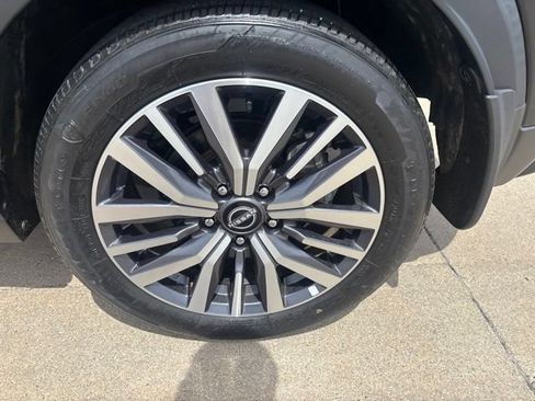 Used 2023 Nissan Kicks SR w/ SR Premium Package FWD image 13