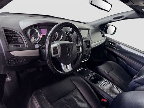 Used 2019 Dodge Grand Caravan GT FWD image 3