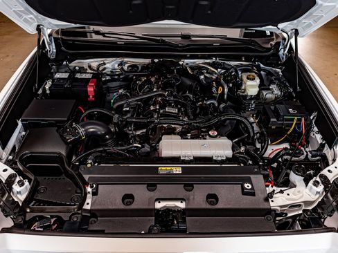 Used 2025 Toyota Tacoma TRD Off-Road image 31