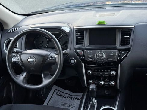 Used 2018 Nissan Pathfinder SV image 34