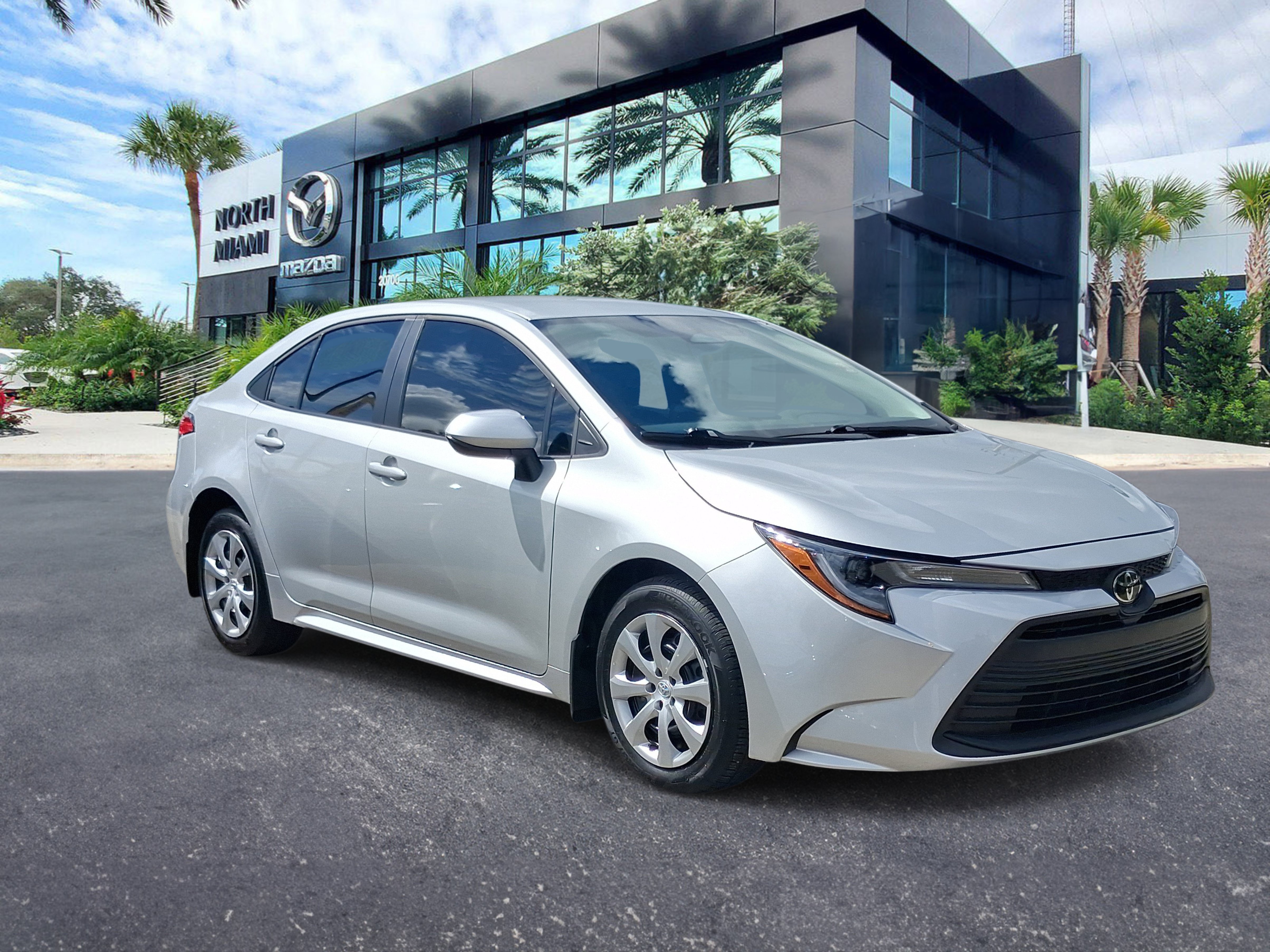 Used 2025 Toyota Corolla LE FWD image 3