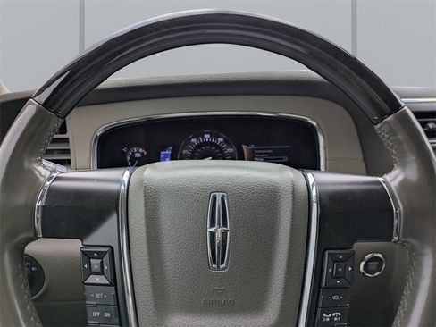 Used 2015 Lincoln Navigator L 4WD image 31