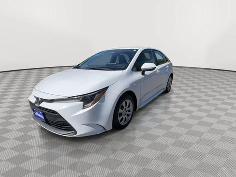 Used 2024 Toyota Corolla LE FWD image 4