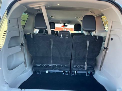 Used 2022 Chrysler Pacifica Touring-L FWD image 17