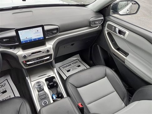 Used 2022 Ford Explorer XLT w/ Equipment Group 202A image 19