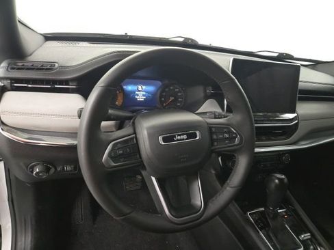 Used 2023 Jeep Compass Limited image 8