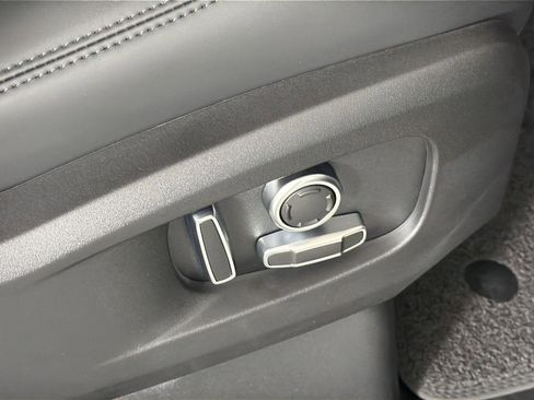 New 2026 Land Rover Defender 130 S image 34