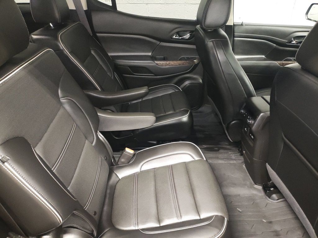 Used 2023 GMC Acadia Denali w/ Denali Technology Package FWD image 11