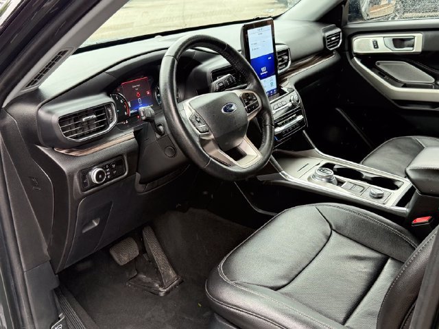 Used 2022 Ford Explorer Limited w/ Limited Technology Package AWD/4WD image 22