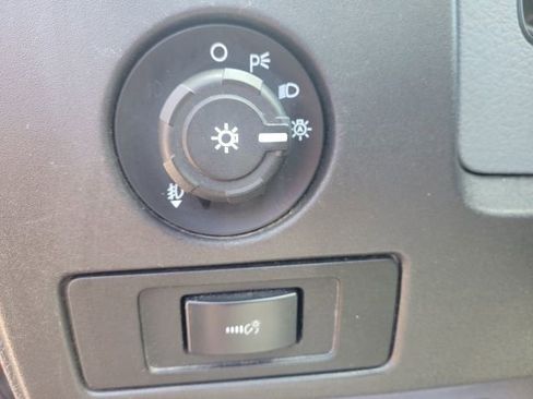 Used 2012 Ford F150 XLT w/ XLT Chrome Pkg image 28