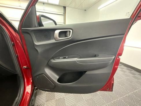 Used 2024 Hyundai Venue SE FWD image 15