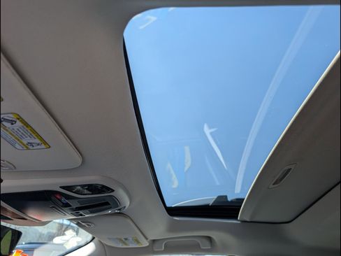 Used 2025 Subaru Outback Touring XT w/ Popular Package #2 image 11