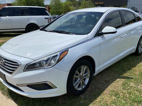 Used 2017 Hyundai Sonata SE image 1