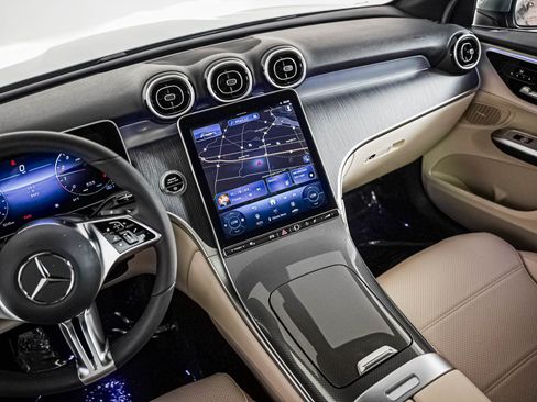 Certified 2025 Mercedes-Benz GLC 300 4MATIC image 14