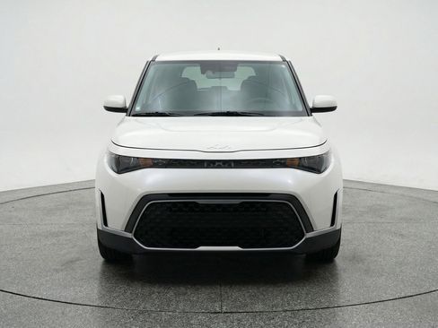 Used 2025 Kia Soul LX w/ LX Technology Package image 2