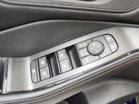 Used 2025 Nissan Rogue SV image 34