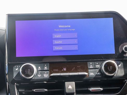 Certified 2024 Toyota Highlander XLE AWD/4WD image 17