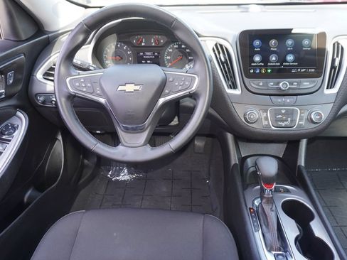 Used 2025 Chevrolet Malibu RS FWD image 9