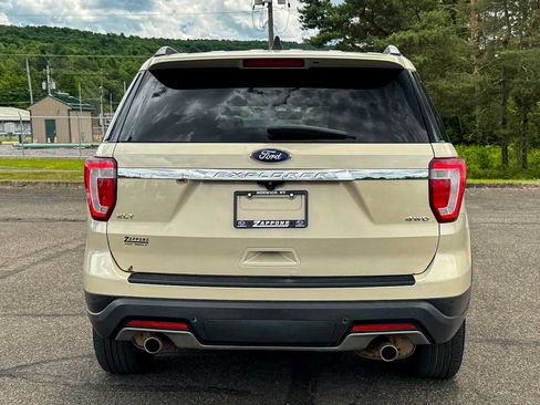 Used 2018 Ford Explorer XLT AWD/4WD image 4