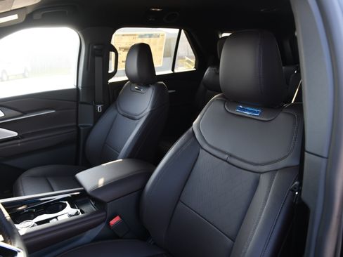 New 2026 Ford Explorer Platinum RWD image 17