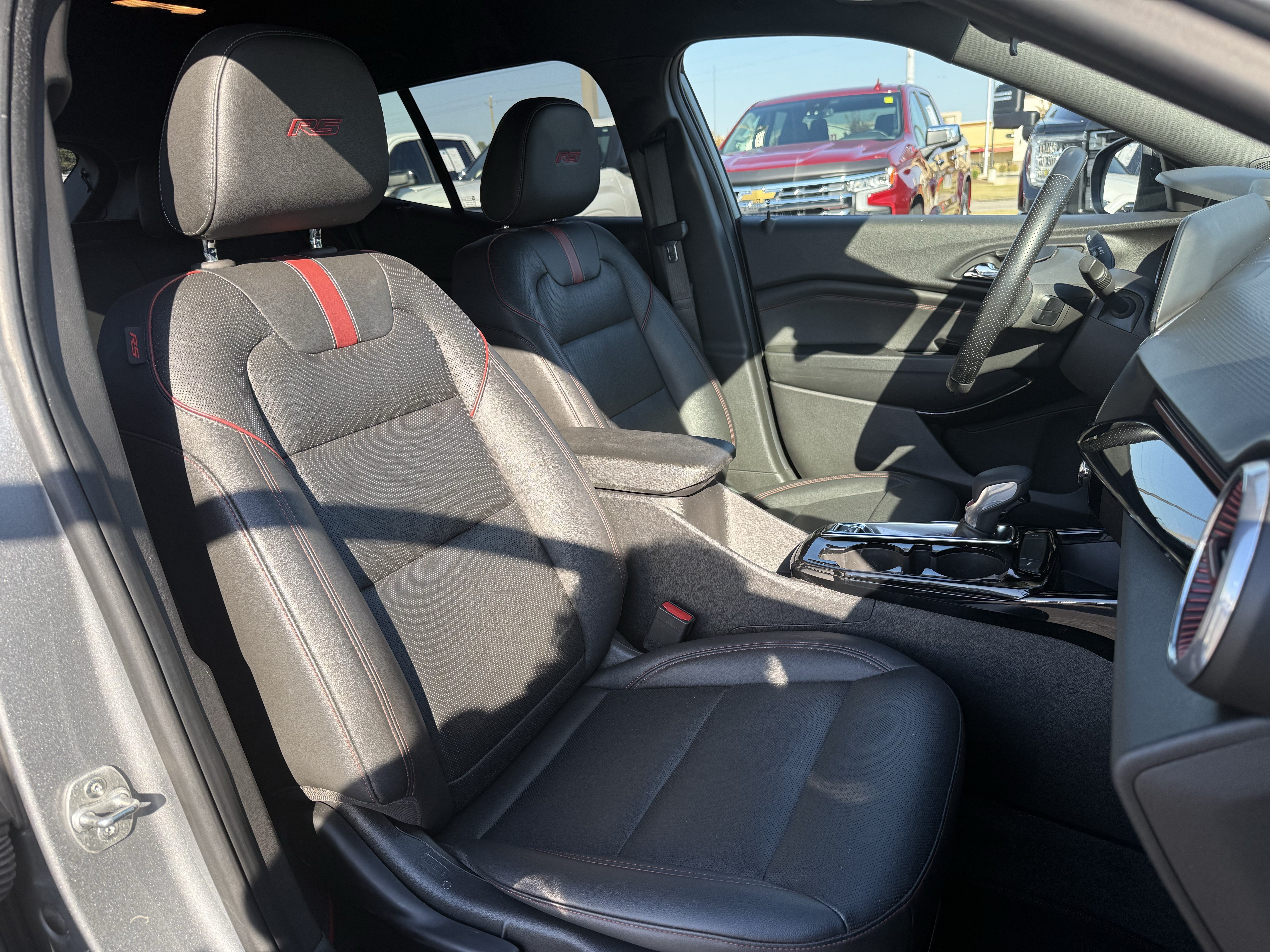 Used 2024 Chevrolet Trax RS FWD image 33