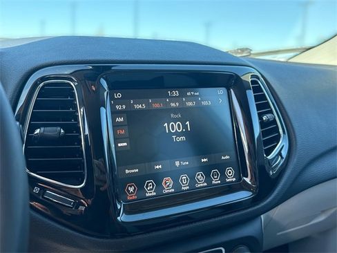 Used 2019 Jeep Compass Limited image 16