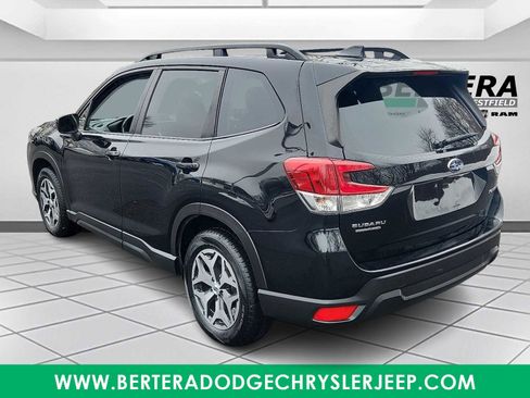 Used 2023 Subaru Forester Premium AWD/4WD image 4