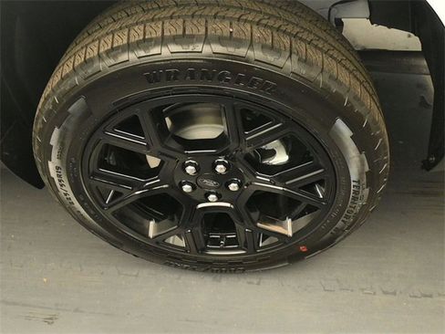 New 2026 Ford Maverick Lariat w/ Black Appearance Package image 9