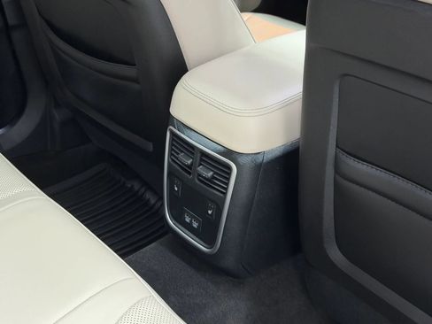 Used 2017 Chrysler 300 C w/ Safetytec Plus Group RWD image 21
