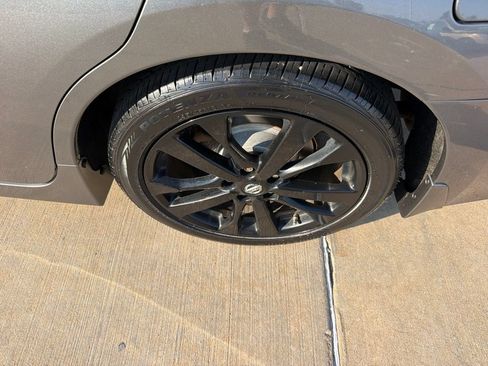 Used 2017 Nissan Altima 2.5 SR w/ Midnight Edition Package FWD image 9