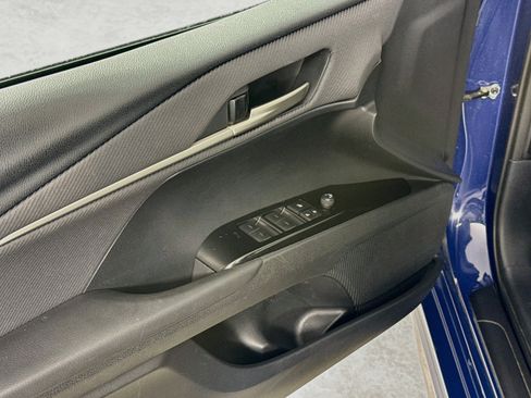 Used 2025 Toyota Camry SE FWD image 18