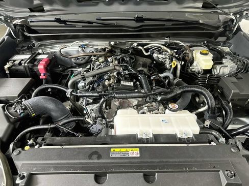 Used 2024 Toyota Tacoma SR5 AWD/4WD image 10