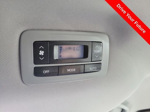 Used 2020 Toyota Sienna L w/ Carpet Mat Package FWD image 20