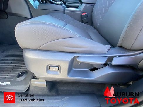Certified 2025 Toyota Tacoma SR5 AWD/4WD image 33