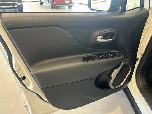 Used 2023 Jeep Renegade Latitude w/ Premium Group AWD/4WD image 23