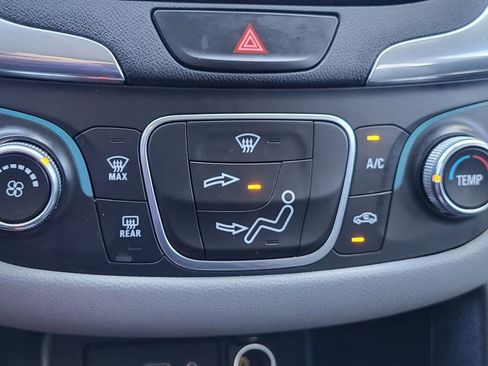 Used 2019 Chevrolet Equinox LS image 14