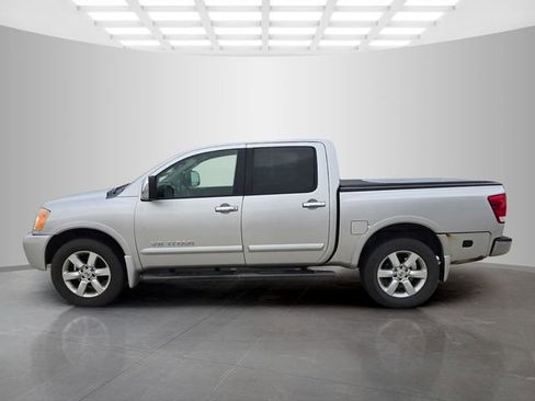 Used 2010 Nissan Titan LE w/ Technology Pkg AWD/4WD image 4