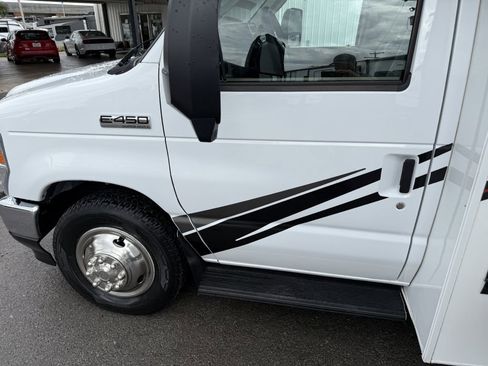 Used 2023 Ford E-450 and Econoline 450 Super Duty w/ Motorhome Prep Package image 29
