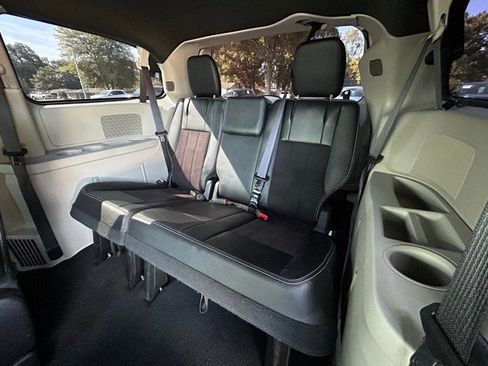 Used 2019 Dodge Grand Caravan SXT image 26