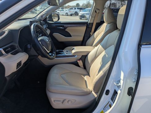 Used 2023 Toyota Highlander Limited image 10