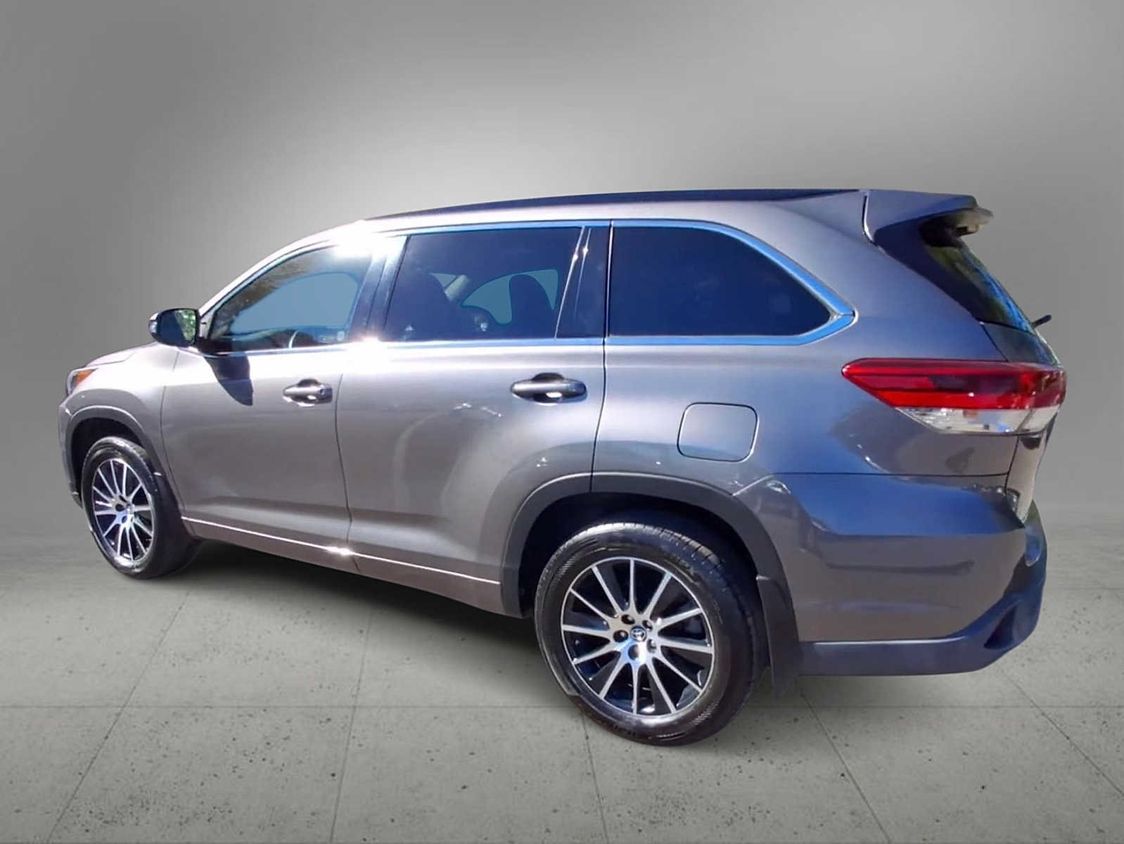 Used 2017 Toyota Highlander SE w/ Carpet Mat Package AWD/4WD image 6