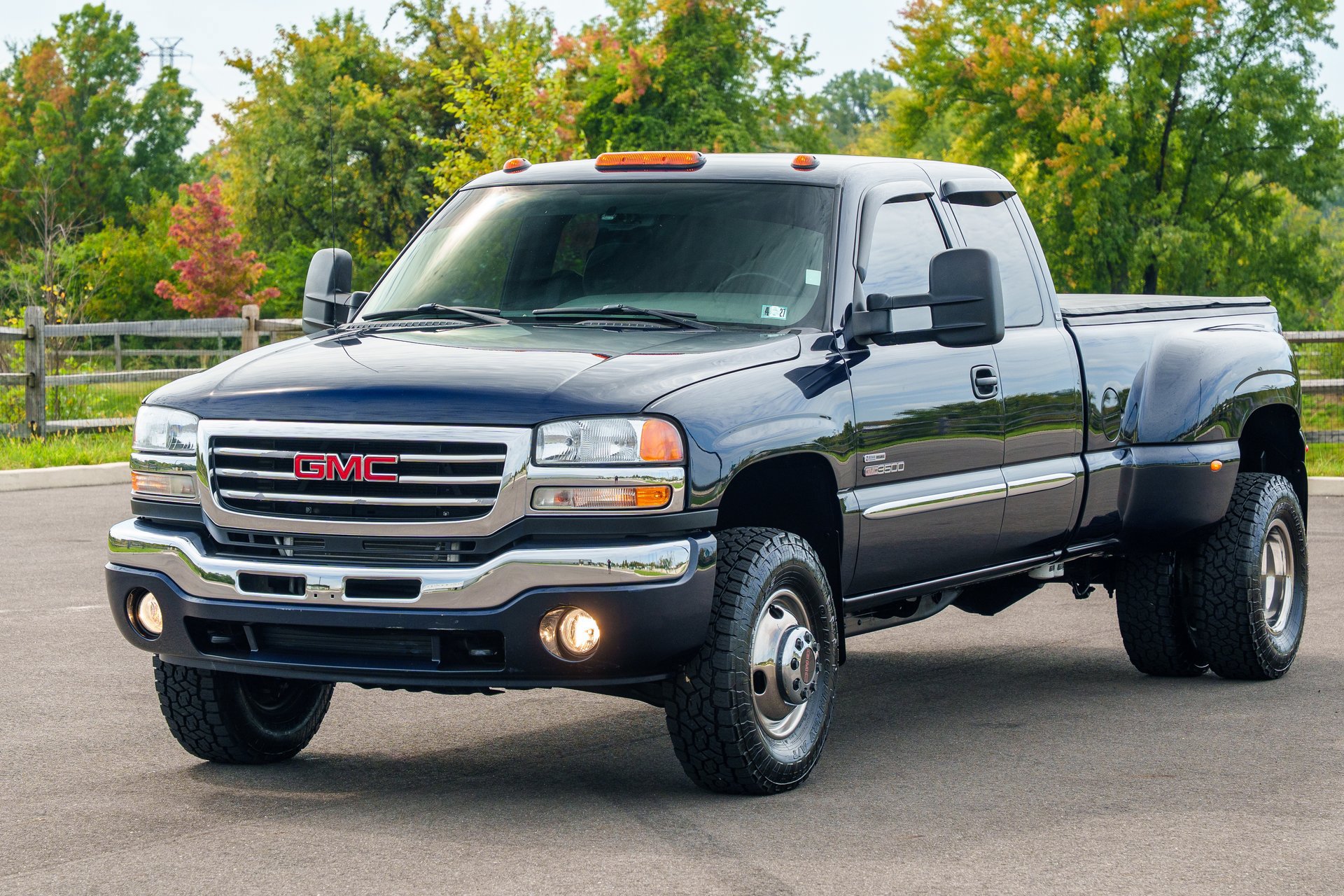 Used 2006 GMC Sierra 3500 SLE w/ Heavy-Duty Power Package AWD/4WD image 6
