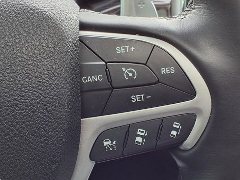 Used 2016 Jeep Grand Cherokee High Altitude AWD/4WD image 18