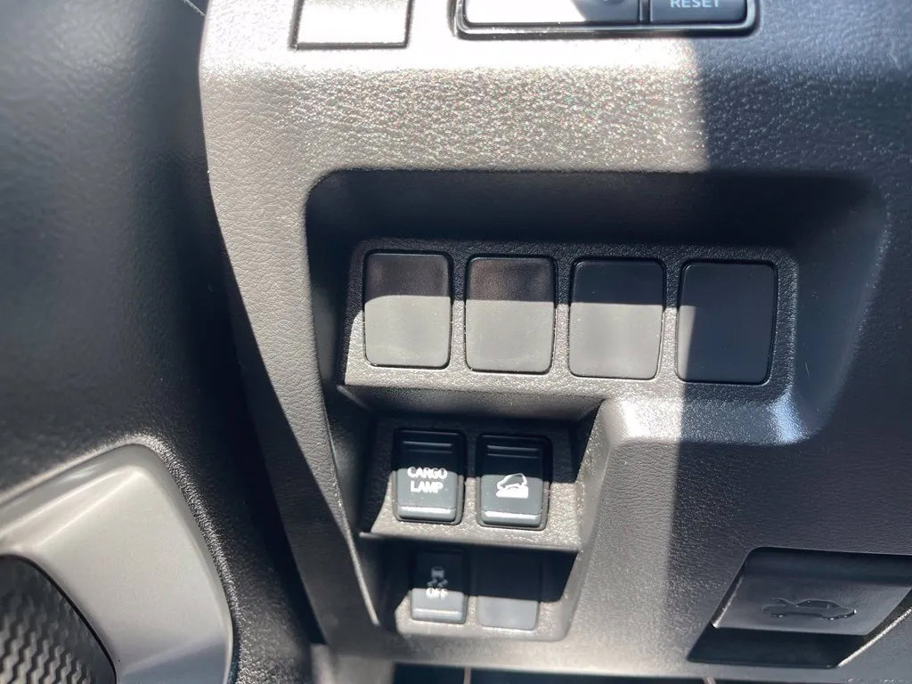 Used 2023 Nissan Frontier SV AWD/4WD image 33