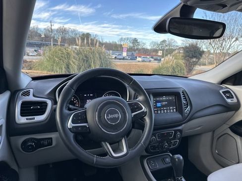 Used 2019 Jeep Compass Latitude image 24